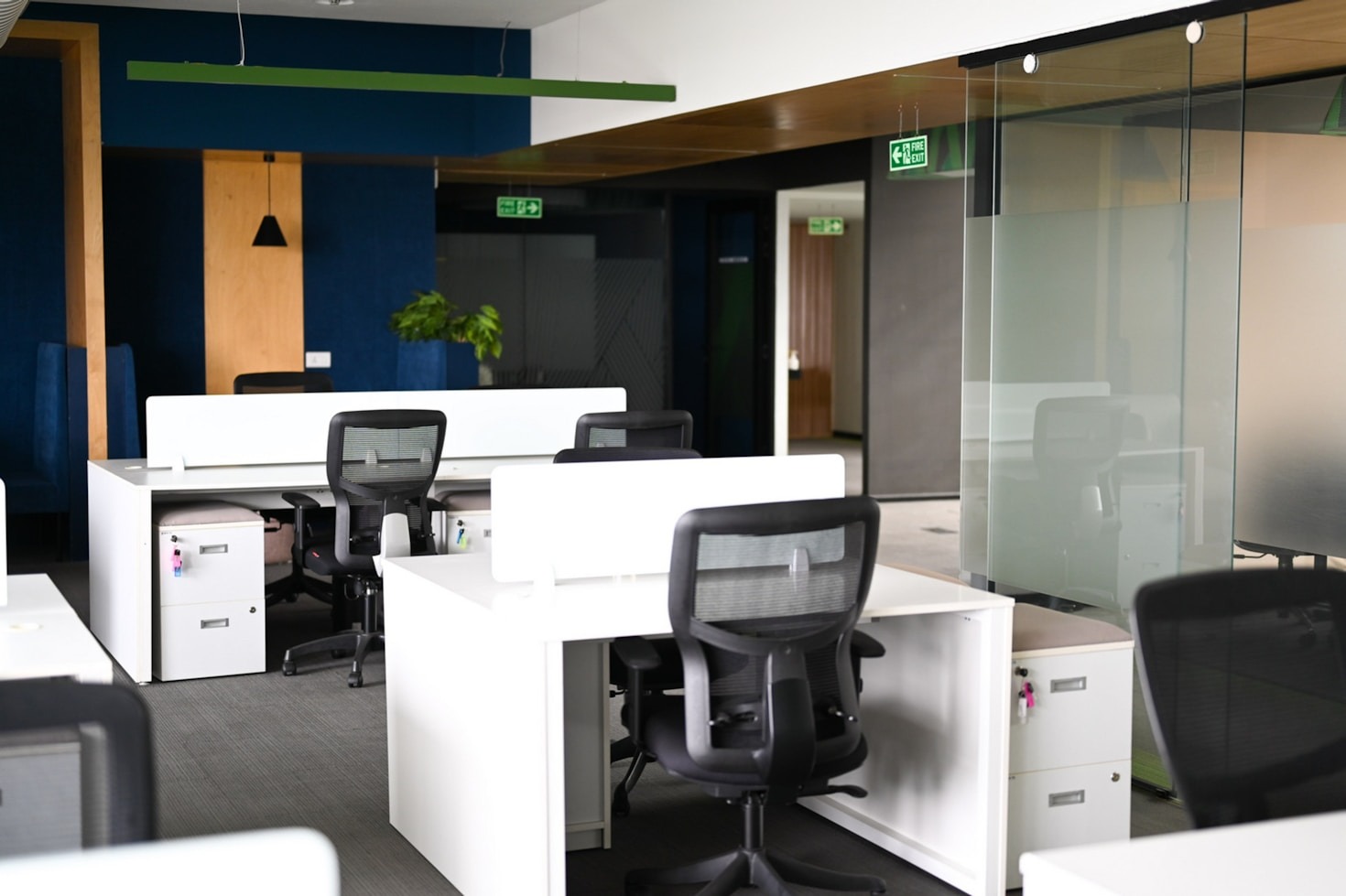 How to Create a Healthier Workspace with Ergonomic Desks