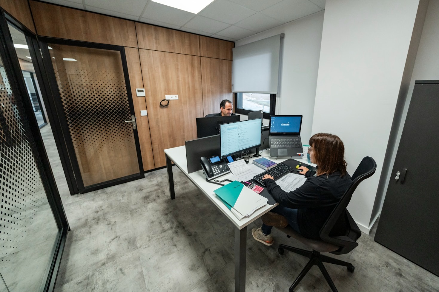 Choosing the Perfect Desk for Your Home Office