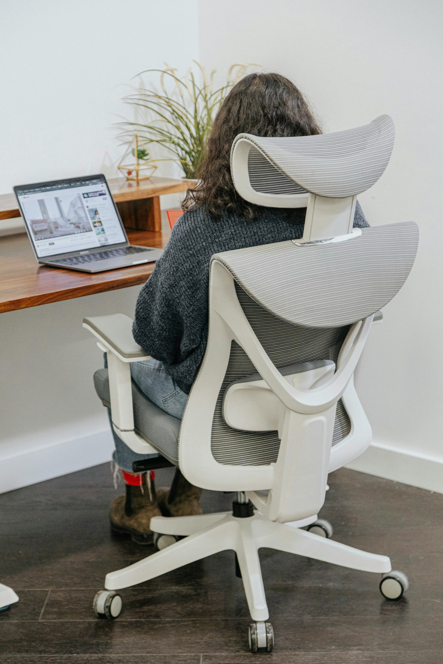 Transforming Work Environments with Smart Office Designs